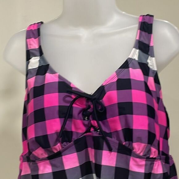 NWOT Xhilaration checkered tankini swim suit top. Size 3. Plus Junior - Picture 2 of 7